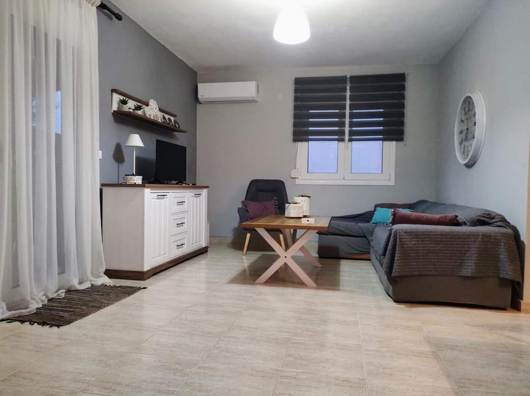 Kerasies Home Karianí Стая снимка